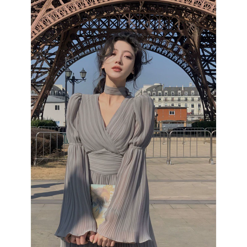 Платье-халтер женское 2023 осень новое французское нежное платье миди с V-образным вырезом и расклешенными рукавами на талии