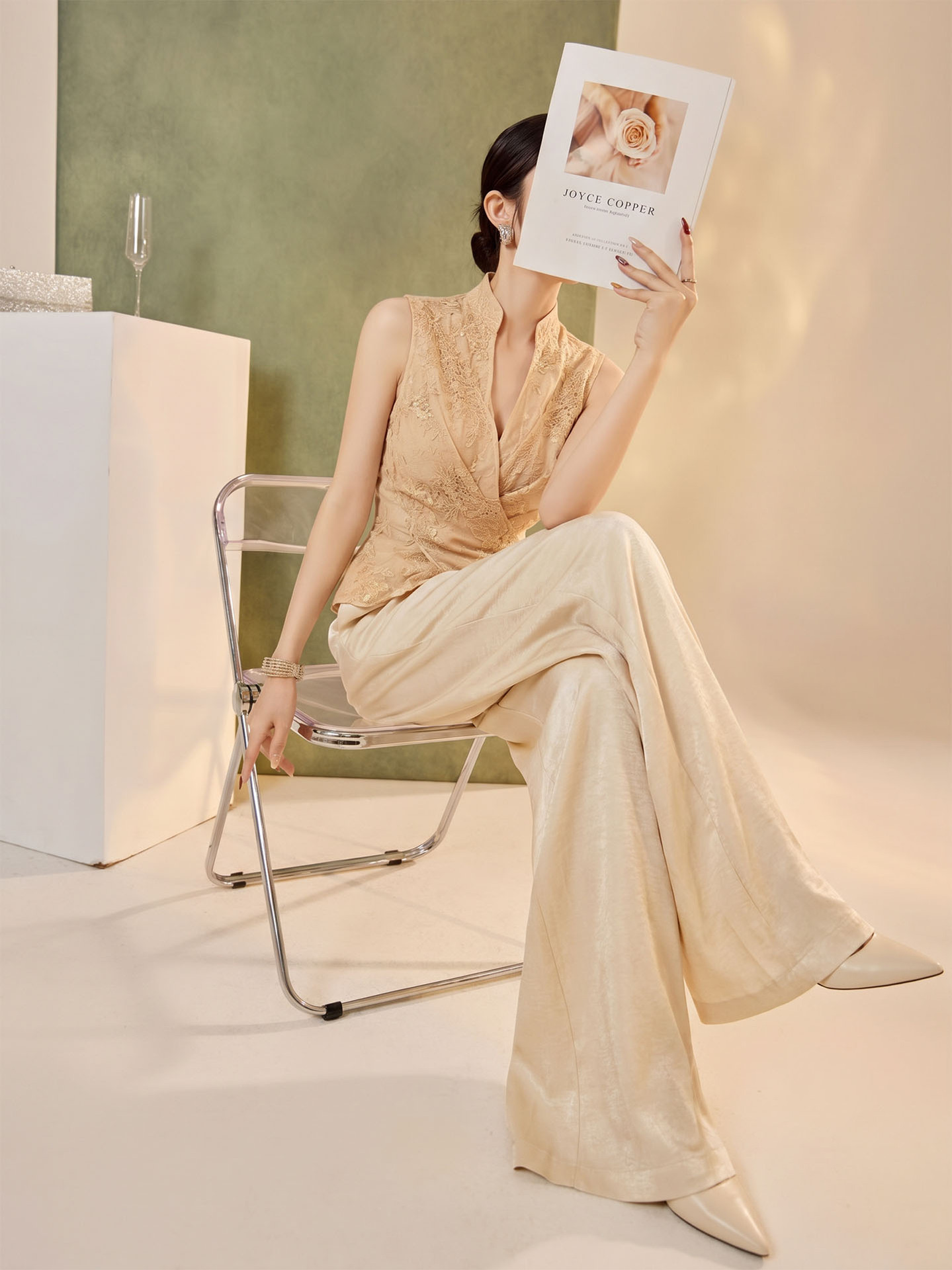 Áo vest nữ dài tay cổ chéo thêu tay, thắt lưng ren — màu vàng