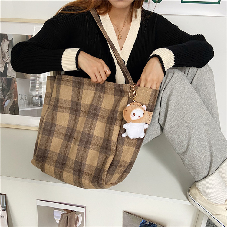 0981 Simple ins checkered woolen single-shoulder bag, hand-held cloth bag, student large-capacity shopping bag, laid-back style women's bag undefined