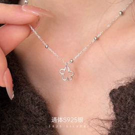 戒指;耳钉;手链