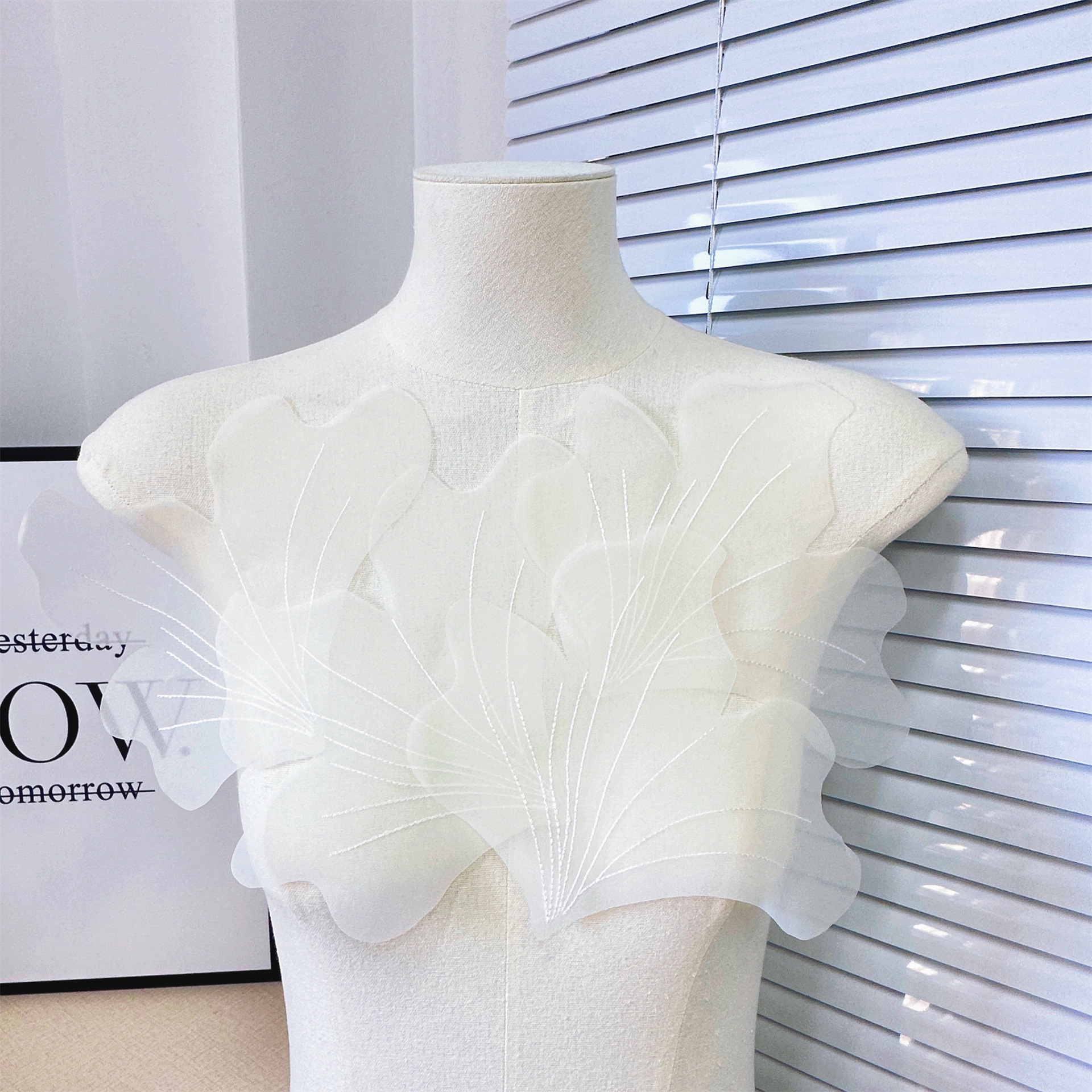 Nuevo aplique de pétalos de organza DIY para corsage de vestido de mujer, parche de tela, accesorios de ropa para comercio exterior, venta al por mayor en stock image 4