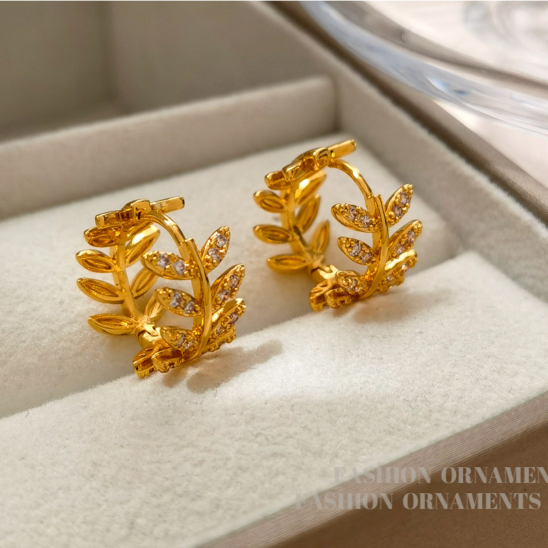 Copper design fashionable earrings with zircon
