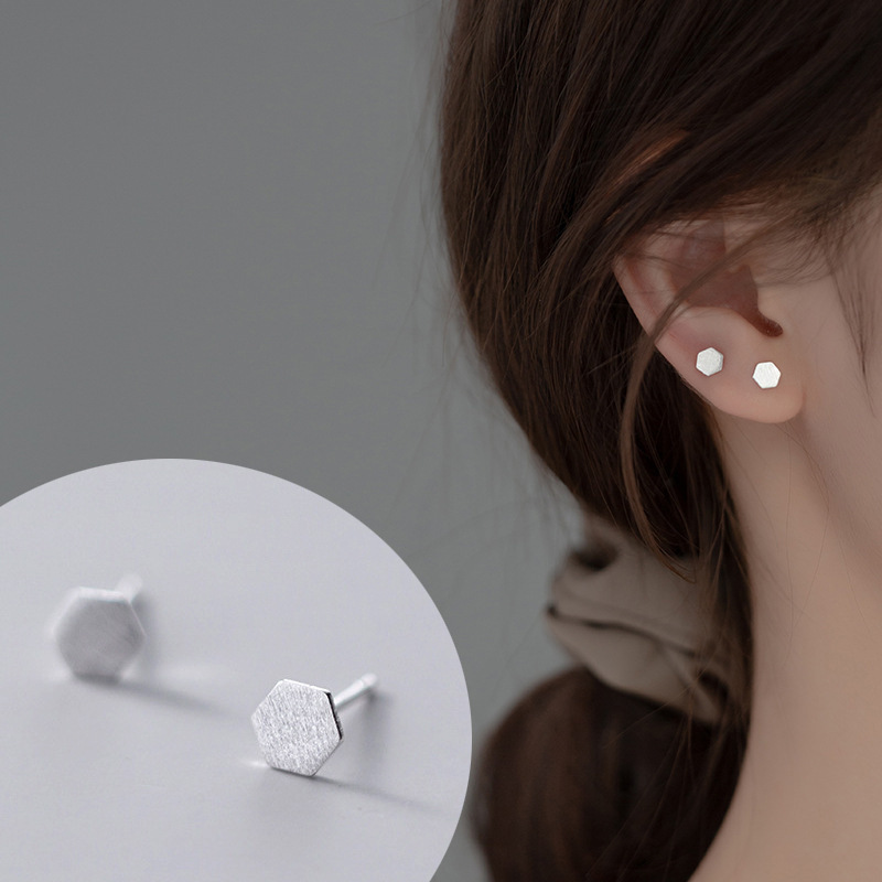诗为 S925银女韩版简约拉丝几何六边形耳钉小巧可爱耳饰品G5920