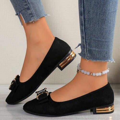 Your shoe cabinet must be missing a pair of these single shoes, they go even better with skirts!