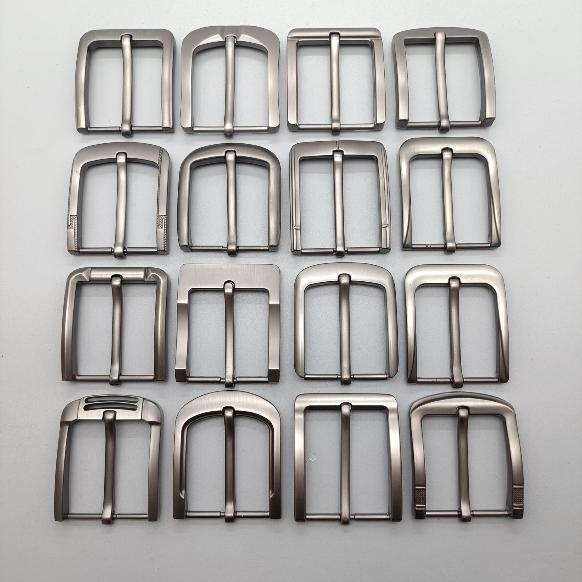 Comercio exterior al por mayor cinturón de aleación para hombres de alta gama hebilla 4.0 cinturón hebilla tipo aguja pistola de cuero dibujo negro