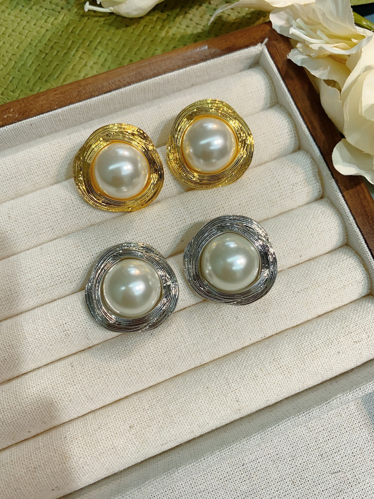 Inlay Design 1 Pair Retro Round Imitation Pearl Inlay Pearl Women's Earrings