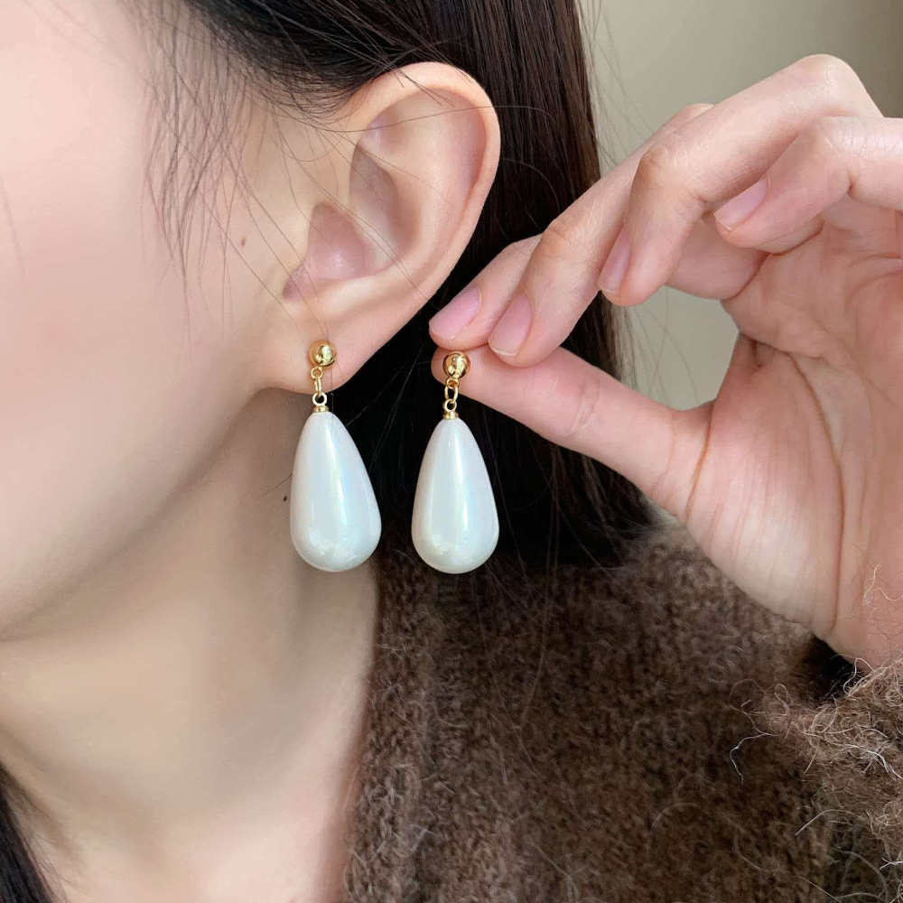 Retro universal elegant earrings drop-shaped from pearl