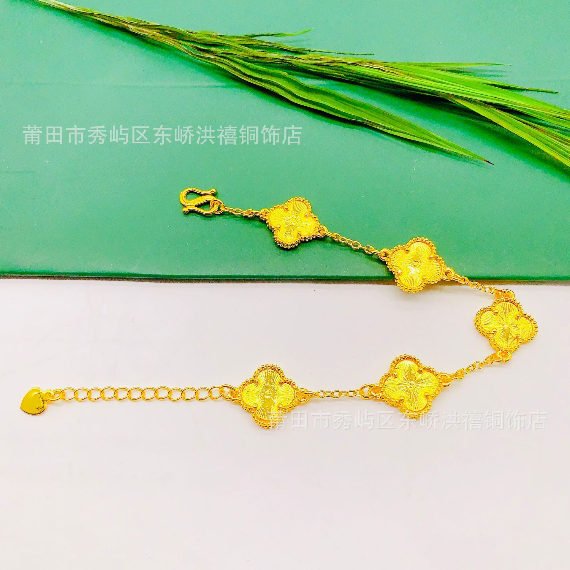 Live supply genuine goods gold-plated fashion Joker five-flower bracelet ladies four-leaf lucky grass jewelry chain manufacturers direct supply