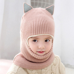 秋冬の子供のニットの一体帽子が可愛いです。