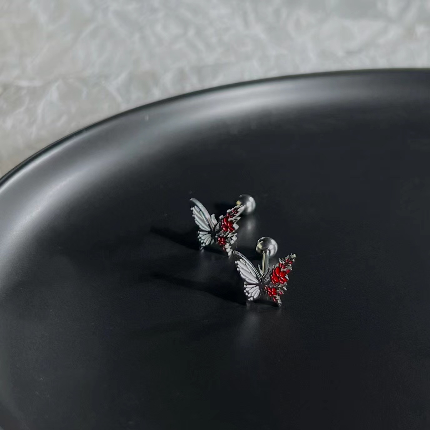 Silver pointed spike labret stud material detail