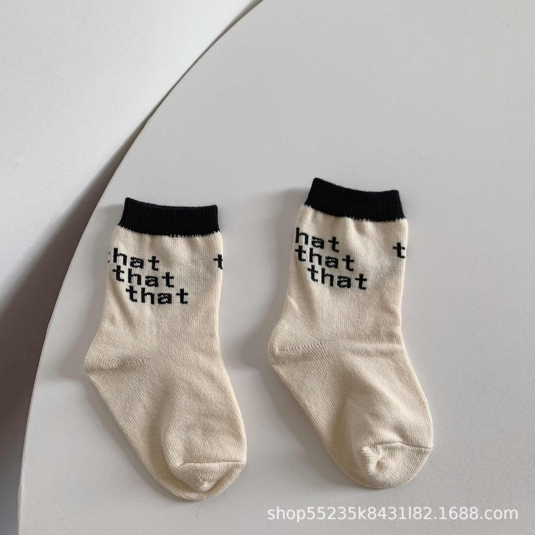 2023 nuevos calcetines de bebé calcetines de algodón de primavera y otoño engrosados calcetines de otoño e invierno para niños calcetines de moda versátiles calcetines de bebé a media pierna