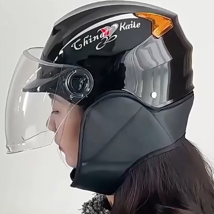 Detachable Neck Scarf Helmet 3C Certified Motorcycle Electric Vehicle Helmet Warm Neck Scarf Half Helmet Men's and Women's Thickeneded Helmet