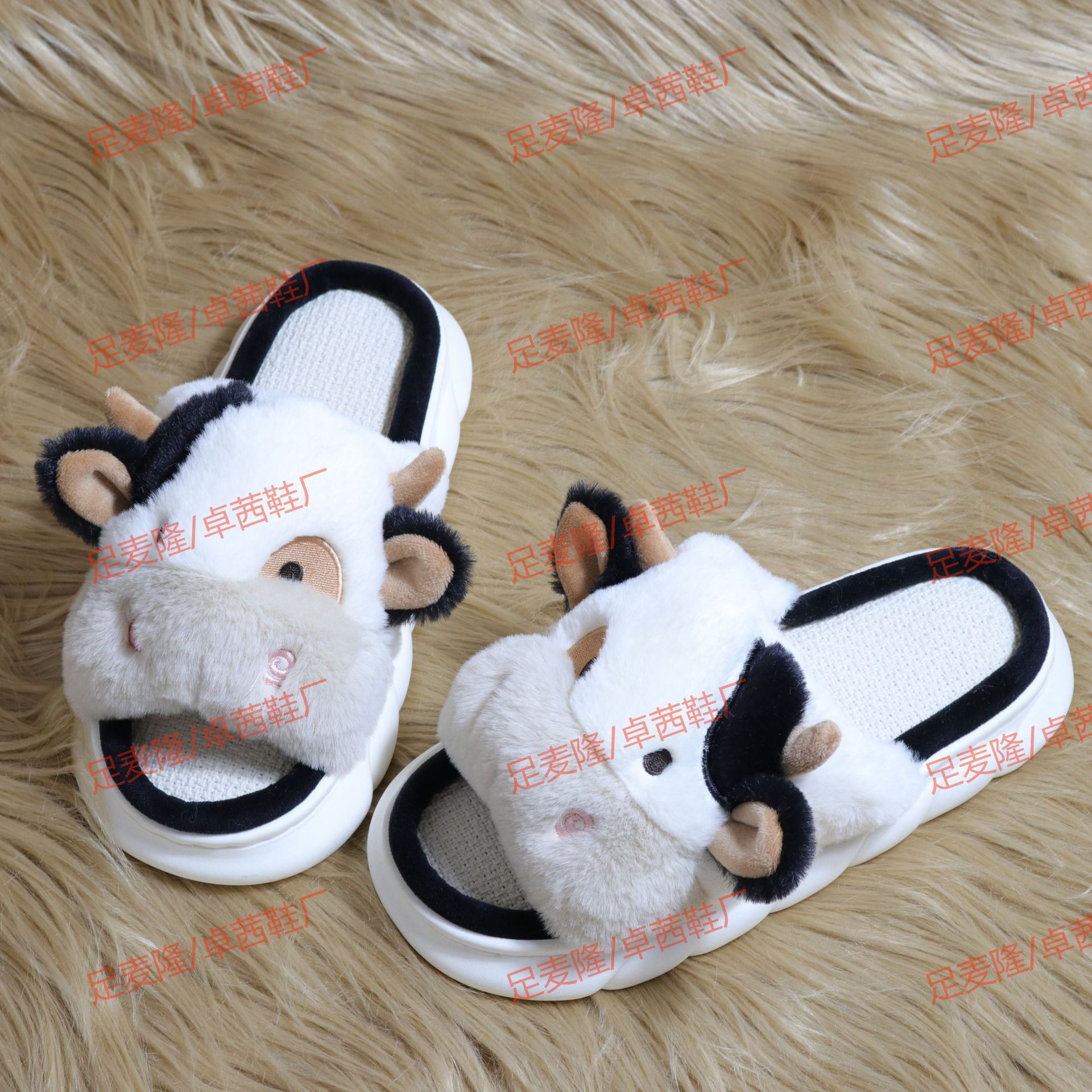 2025 vaca personalizada transfronteriza abertura arrastrar otoño y invierno para hombres y mujeres zapatillas de algodón antideslizante caseras