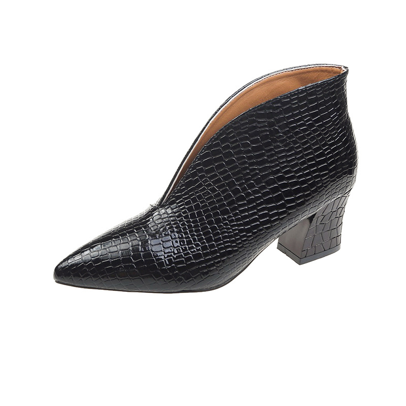 검은 두꺼운 뒤꿈치