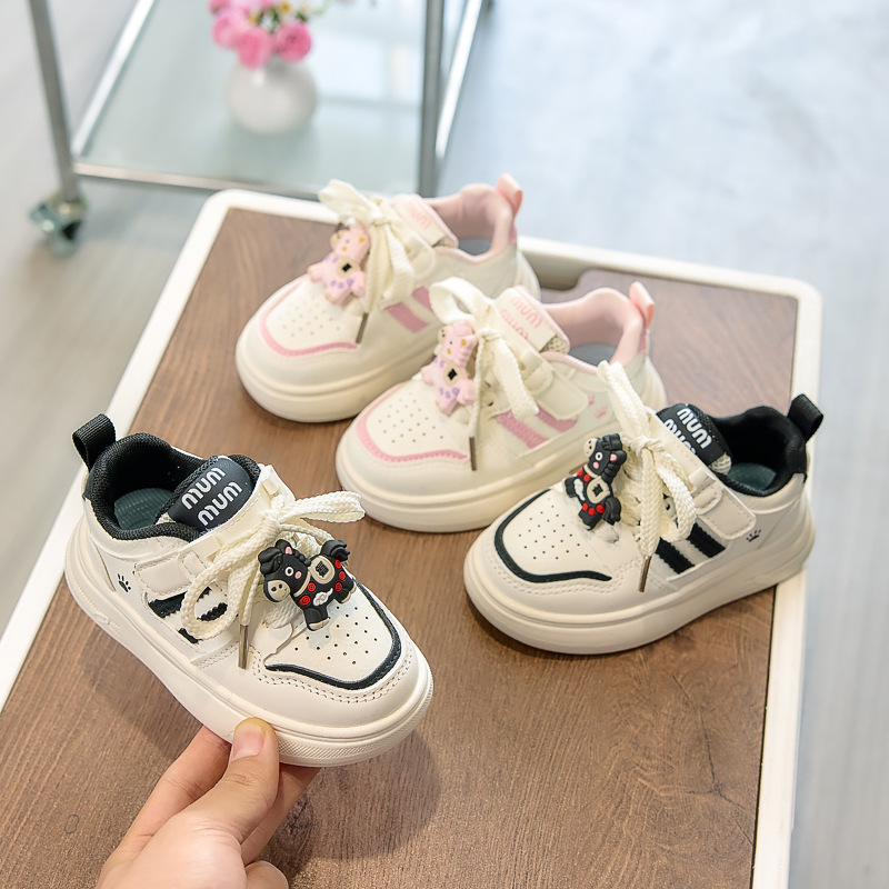 Zapatos de skate para niños y niñas 2026 primavera y otoño lindo pony velcro antideslizante para niños pequeños zapatos blancos casuales zapatos deportivos