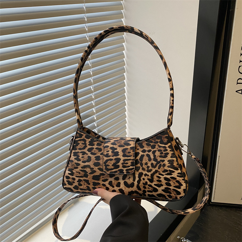 Moda europea y americana bolsos de brazo, leopardo, bolsos de mujer, 2024 invierno, bolsos de moda personales, bolsos de hombro literarios de moda.