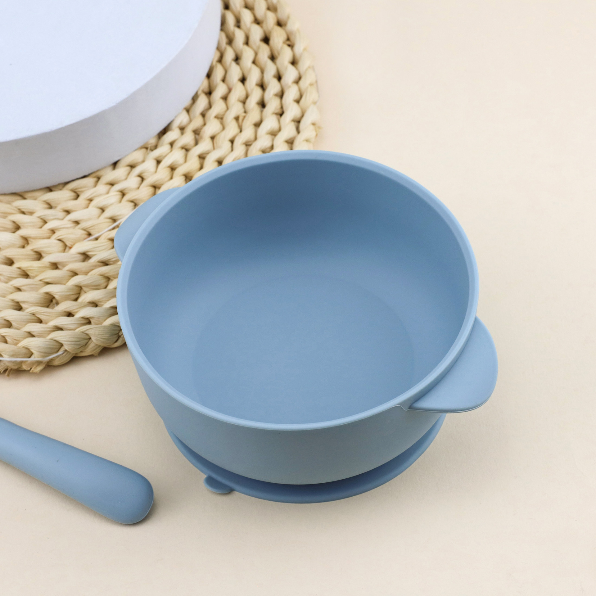 회색 파란색 그릇