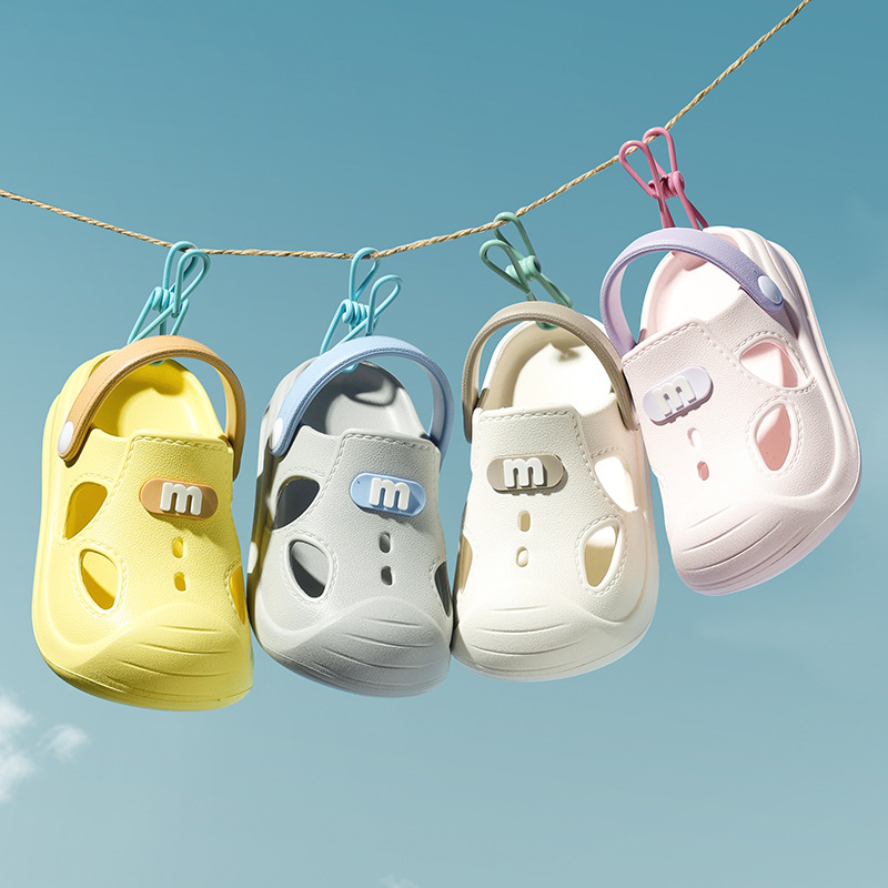 Children's Slippers Boys' Summer Soft Bottom Girls' Children's Baby Sandals and Slippers Baotou Beach Hole Shoes Non-slip