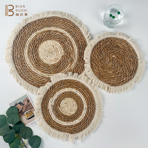 Cross-border tassel edge rush woven round grass placemats, photo props, heat insulation anti-scald mats, table mats, cup mats