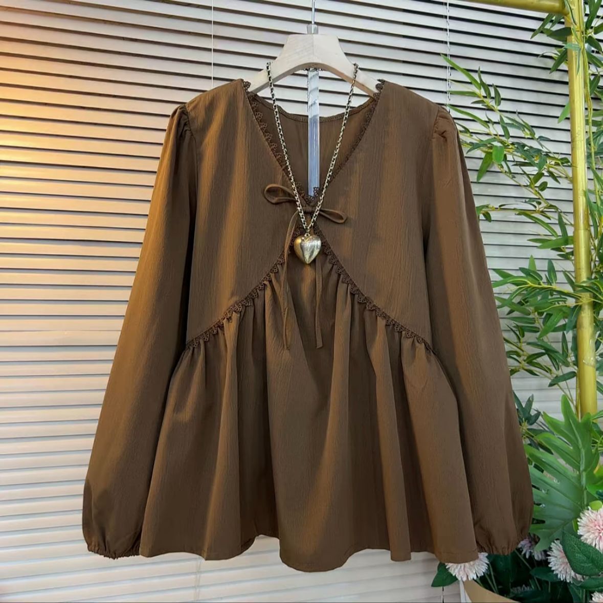 大码设计感不规则V领长袖T恤女春秋新款胖mm宽松显瘦遮肉洋气上衣