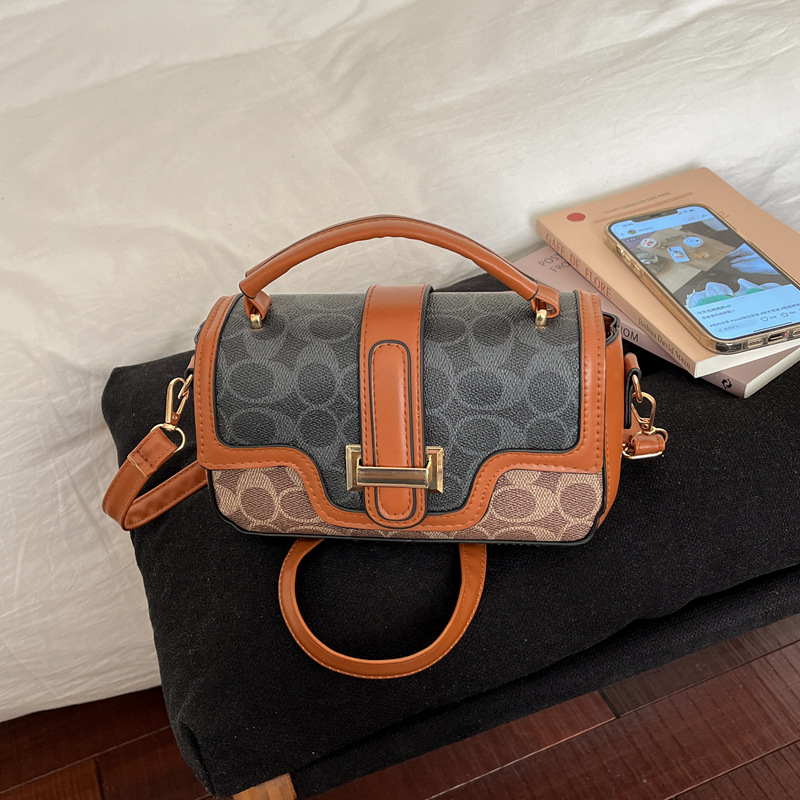 2026 Spring and Summer New Style Large-Capacity Retro Fashion Shoulder Crossbody Bag High-End Texture Simple Small Square Handbag for Women