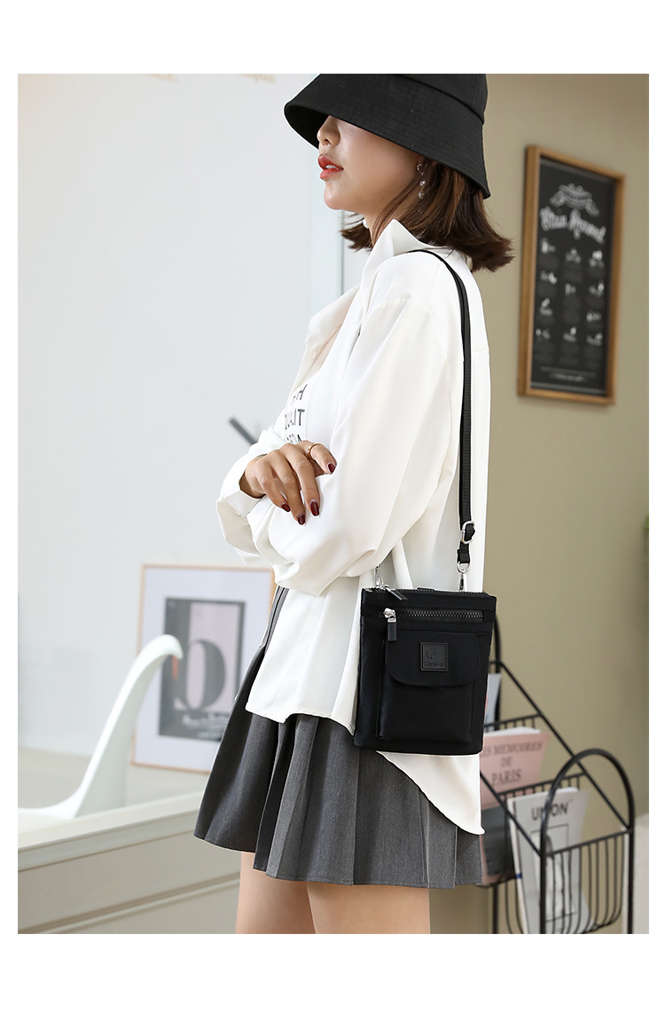 A new minimalist crossbody bag for women, a streetwear portable crossbody bag, water-resistant phone bag and waist bag undefined