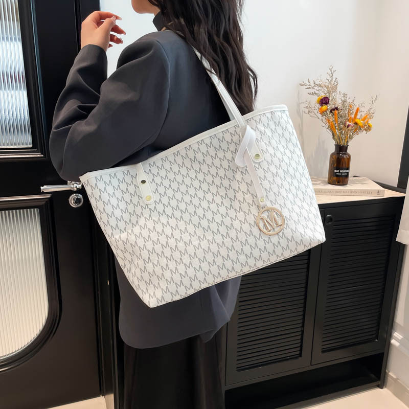 Personalidad transfronteriza bolso de gran capacidad 2025, nuevo bolso de gran tamaño, bolso de hombro de viaje de diamante para mujeres