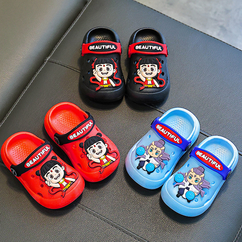 Niños Nezha zapatillas de verano para niños antideslizantes domésticos de dibujos animados para bebés con suela suave para niños pequeños zapatos de agujero de cabeza