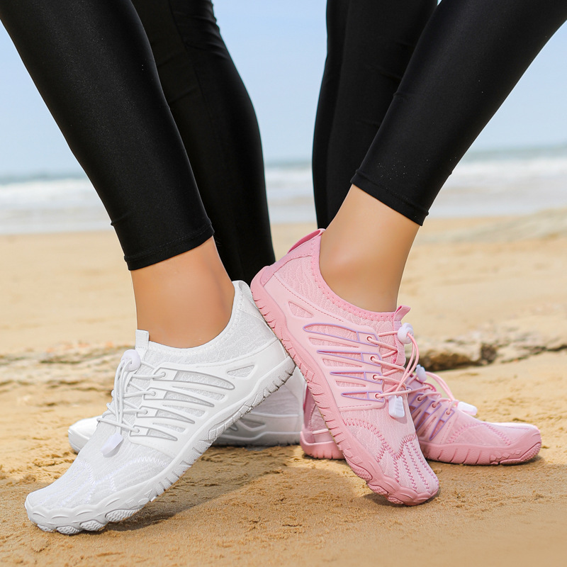 Zapatos de playa transfronterizos de pareja transpirables antideslizantes y rápidos, cinco dedos, zapatos de surf, zapatos de buceo, descubierto al por mayor.