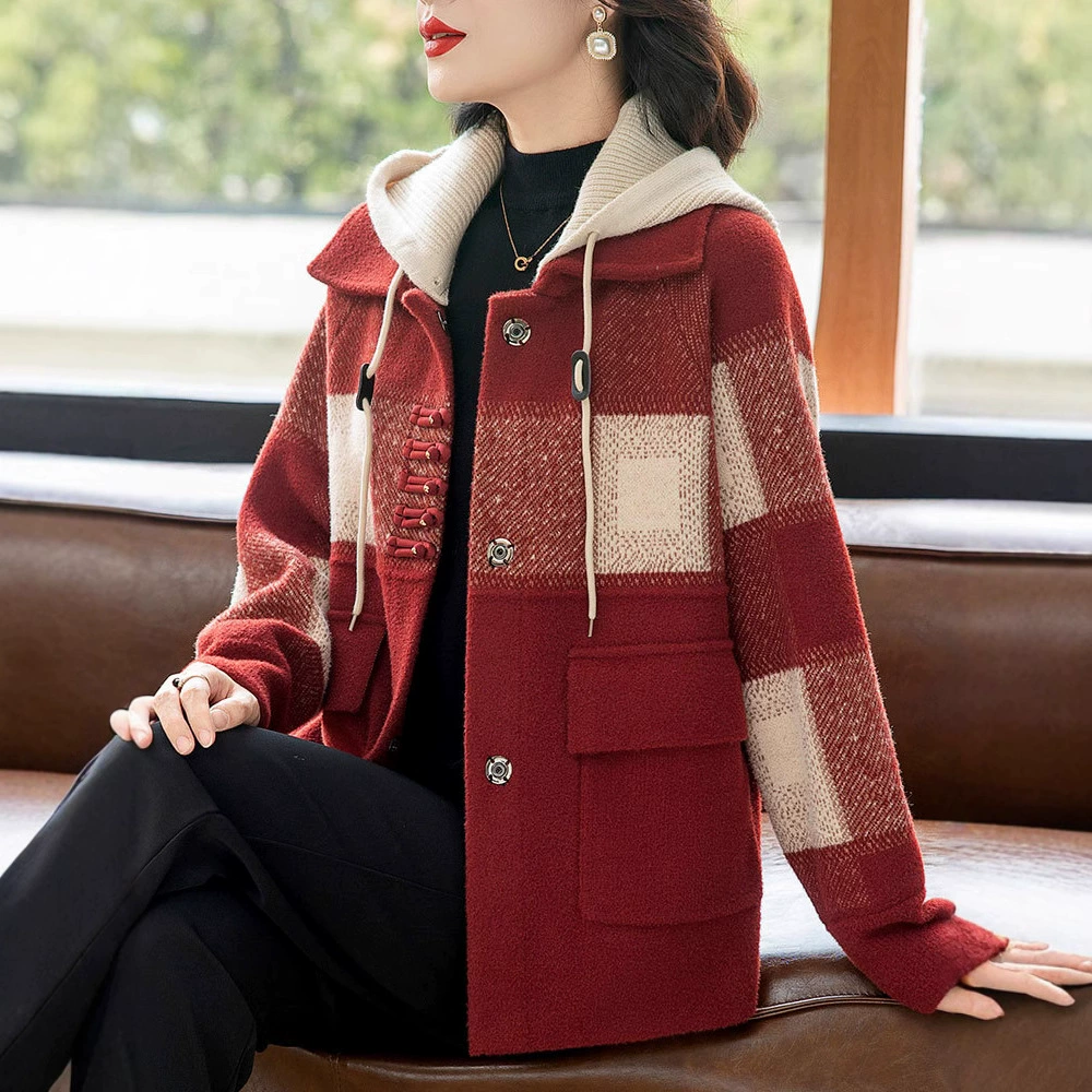 Молодая мама осенняя трикотажная шерстяная куртка с капюшоном