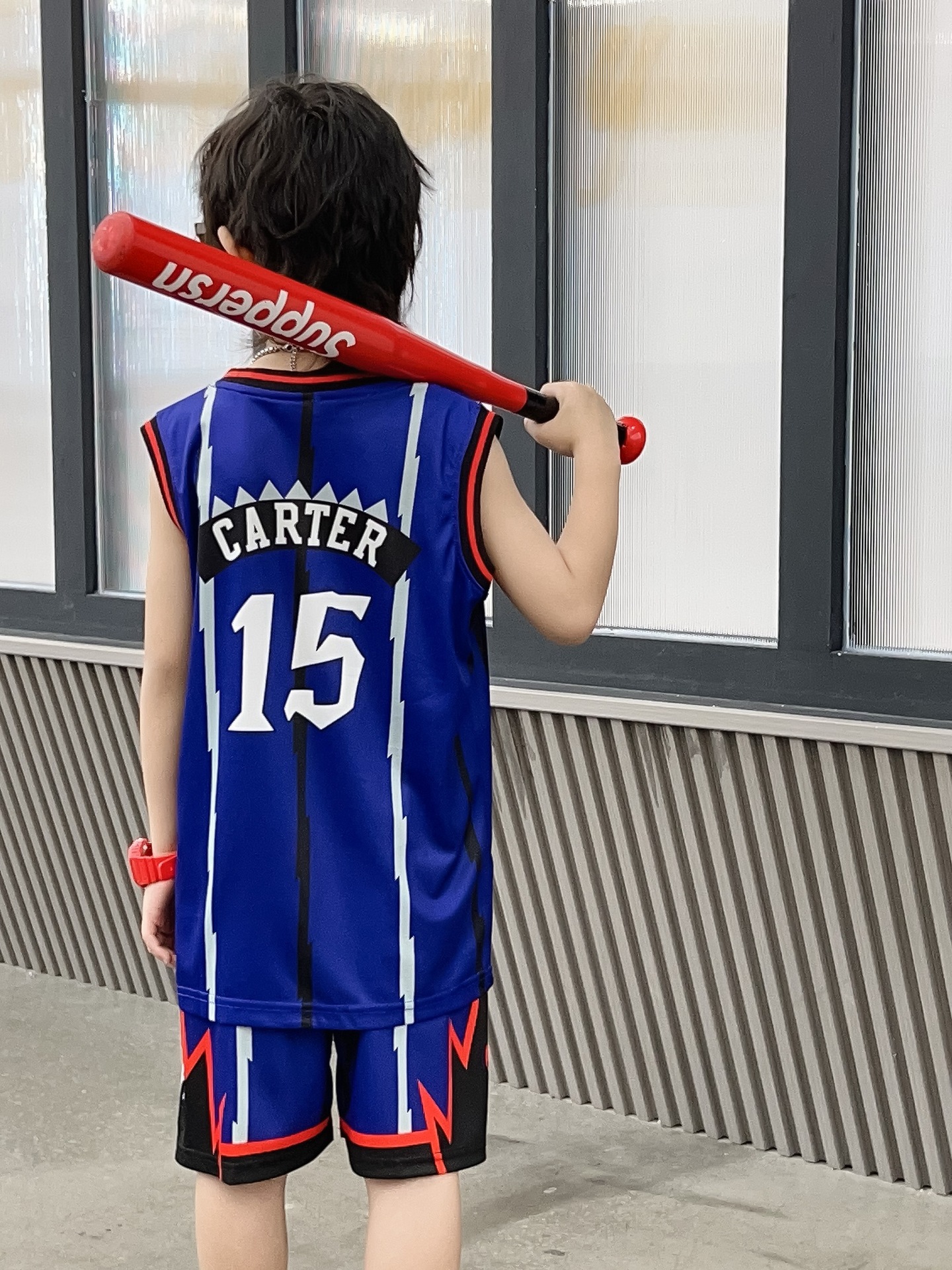 子供服猛龍隊15号カーターバスケットボール服セット子供試合に出場しました。