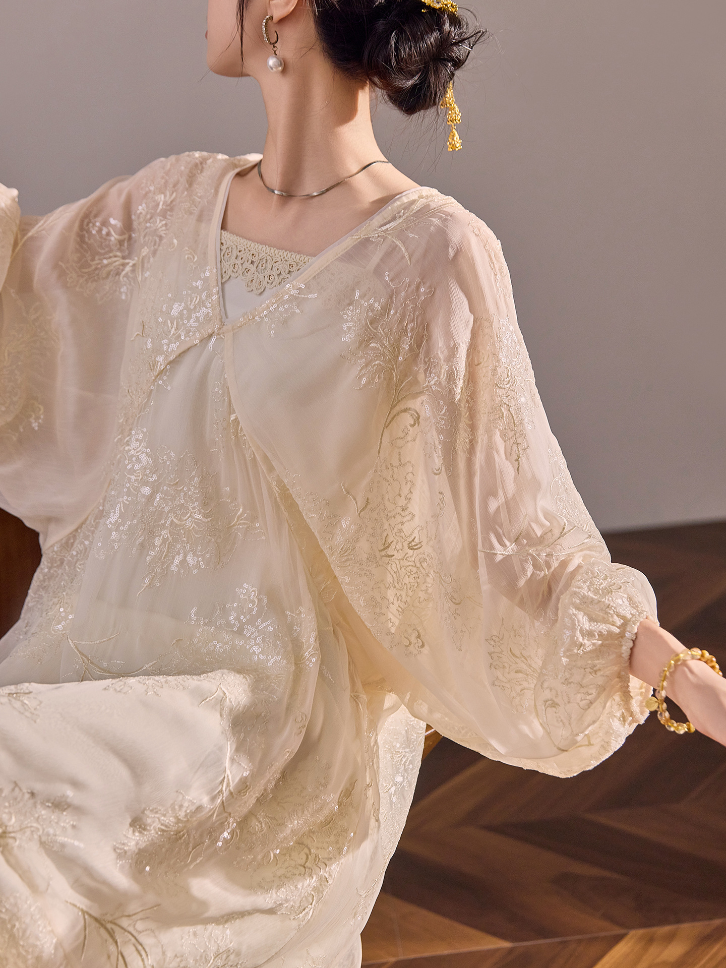 Đầm maxi nữ tay lồng cổ điển phong cách Trung Hoa mới, thiết kế thêu sang trọng — quả mơ