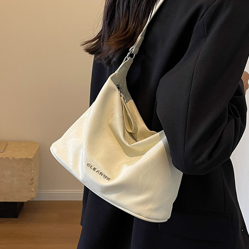 Large-capacity bag for women, versatile autumn 2024 new fashion niche design single shoulder crossbody bag popular dumpling bag
