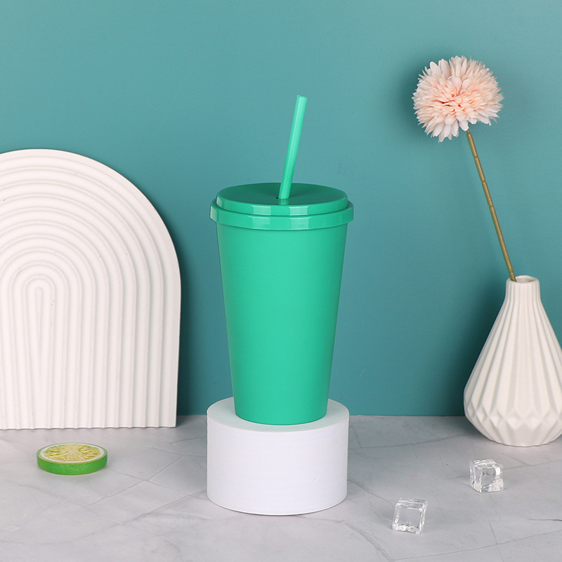 Caramelo transfronterizo red de color rojo ventas calientes sin borde taza de paja de plástico americano con tapa taza de paja taza de agua mayorista