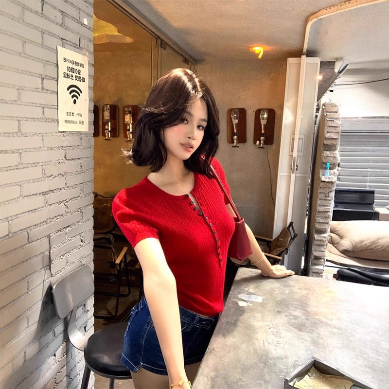 Red Buttoned Round Neck Knit Top for Women, Summer 2026 New Vintage Design, Slim Fit Short-Sleeve Shirt