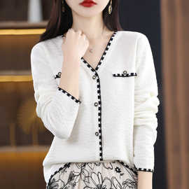 24爆款新款珍珠扣小香风V领开衫女时尚长袖精纺羊毛衫气质针织衫