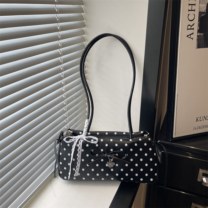 Korean Style Fashionable and Cute Ins Underarm Bag 2026 Summer New Simple Commuter Bag Niche Design Shoulder Bag Korean Style Fashionable and Cute Ins Underarm Bag 2026 Summer New Simple Commuter Bag Niche Design Shoulder Bag