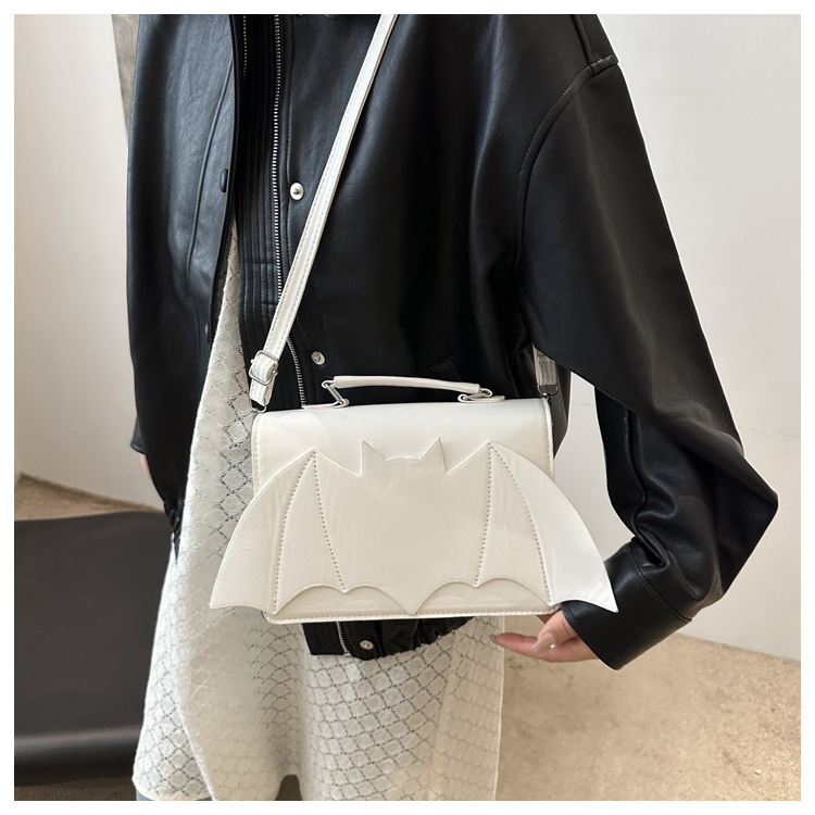 A new 2024 European and American Halloween single-shoulder bag for women, with a unique and funny bat style and a trendy crossbody bag undefined