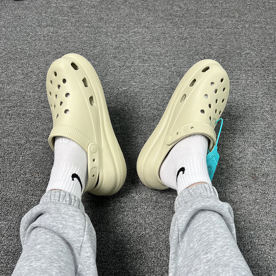 퍼프 클라우드 커플 슬리퍼 홀 신발 여성의 여름 새로운 두꺼운 단독 신발 안티 슬립 캐주얼 비치 샌들