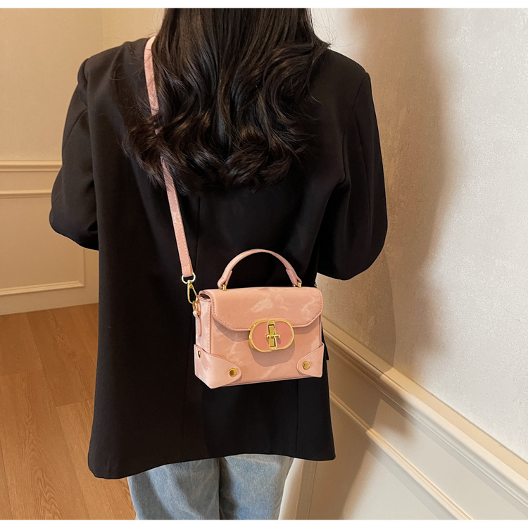 Fashionable and trendy small bag 2025 new women's bag, summer casual and simple crossbody bag, hand-held texture small square bag undefined