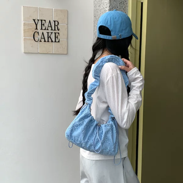 Korean-style lace embroidered underarm bag for women, niche design, fashionable pleated bag, 2026 new versatile handbag and shoulder bag