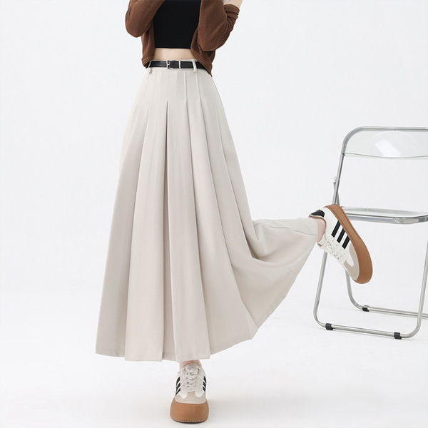 Demi-season pleated skirt