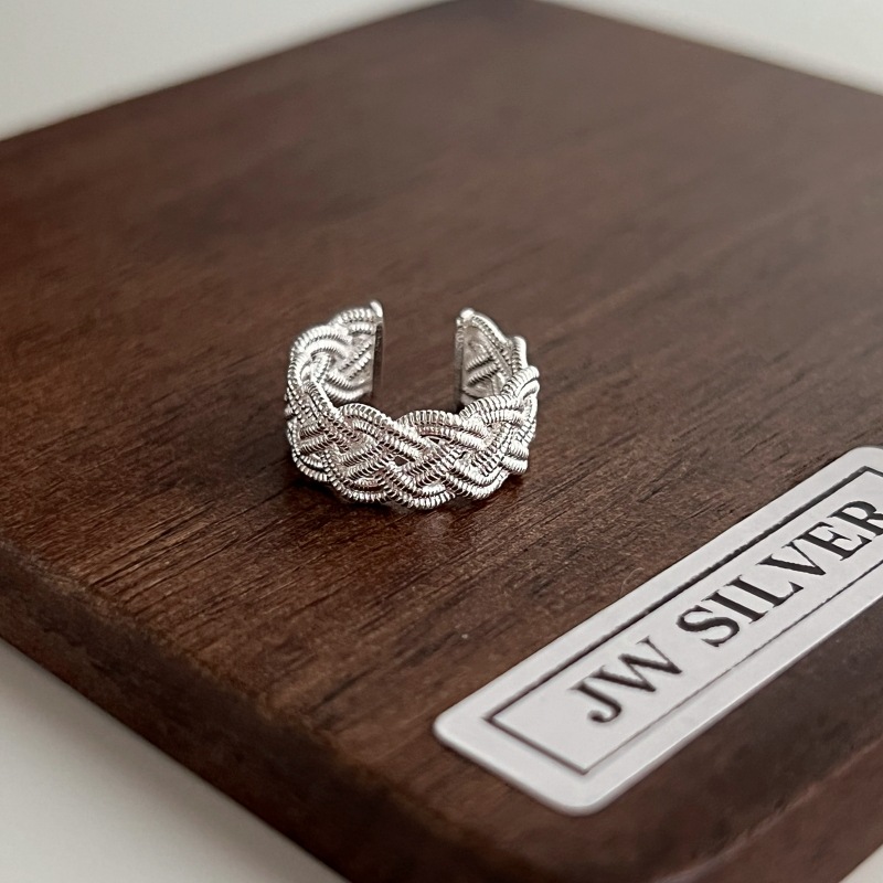 2025 versión coreana del clip de oreja de moda twist tejido de diseño de nicho estilo coreano joyería de oreja multicapa retro simple