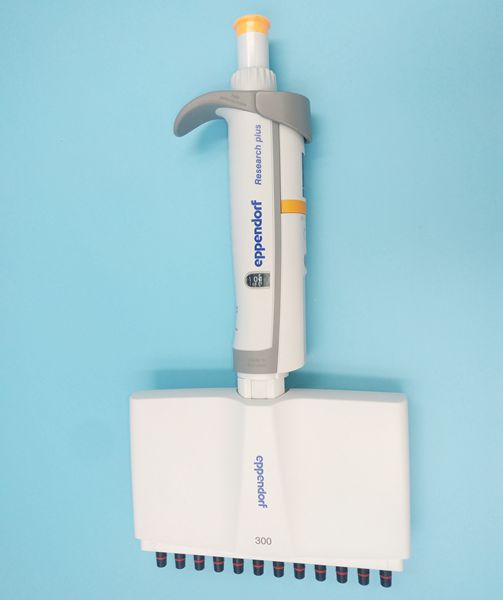 Research plus 0.5-10ul 12道可调手动移液器3122000027