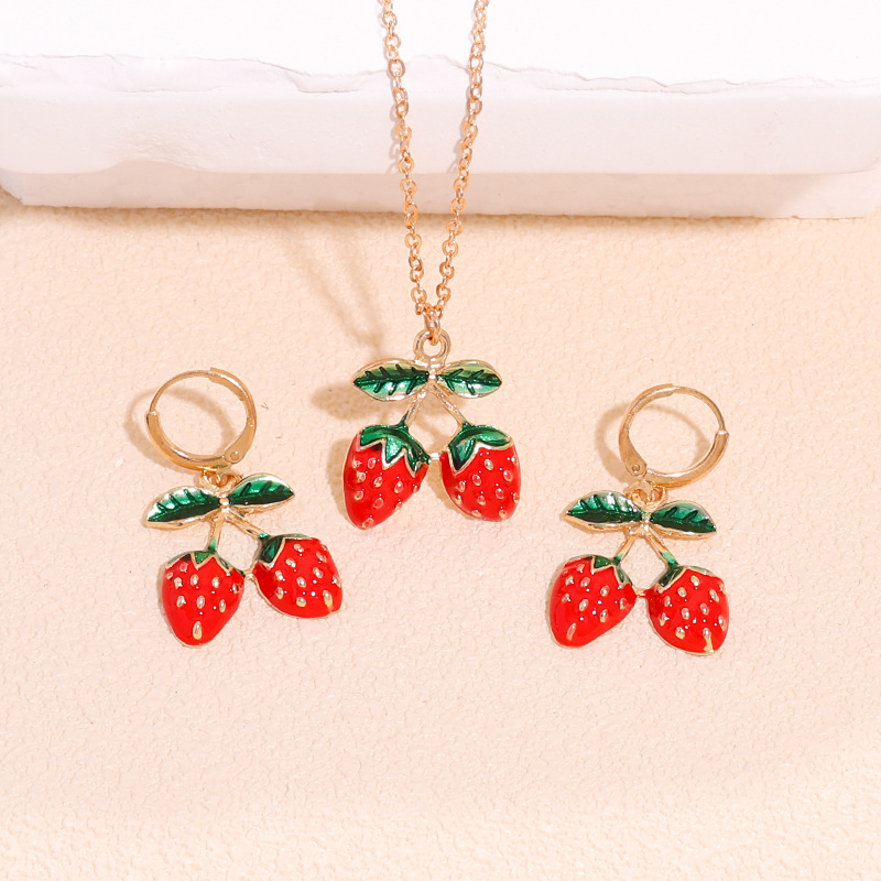 Japón y Corea del Sur amor y encantador estilo inswind metal fruta fiesta de fresa collar de melania set de joyas