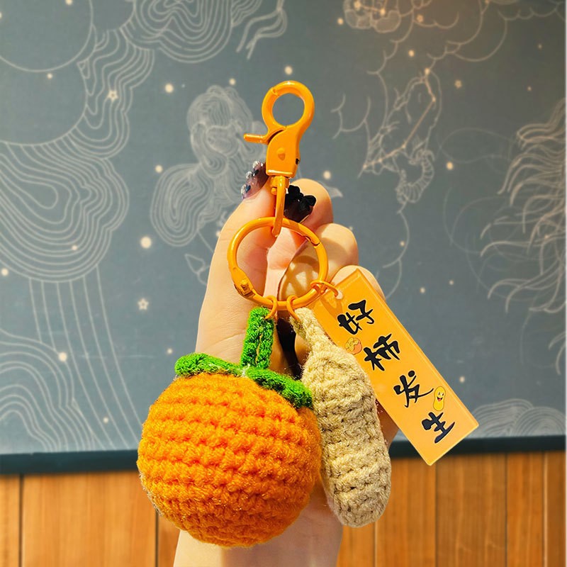 Muñeca de felpa, llavero, colgante, algo bueno sucede, ganchillo de lana, colgante de bolso, joyería de punto tejida a mano