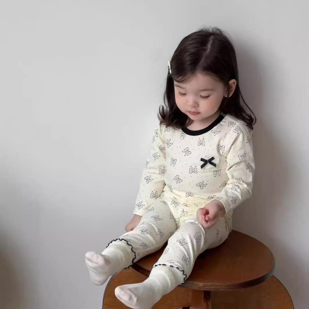 Pajamas para niños en el hogar set2025 ropa de otoño ropa infantil coreana ropa doméstica de niñas dos piezas de ropa de otoño bebé