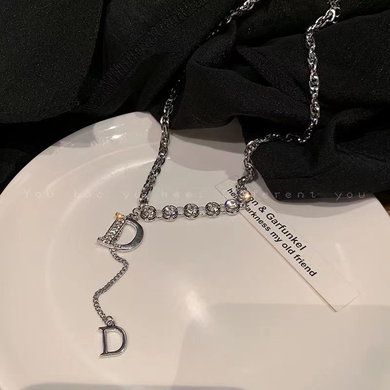 Halskæde med bogstavet d i titaniumstål til damer moderne stil_voghion.com