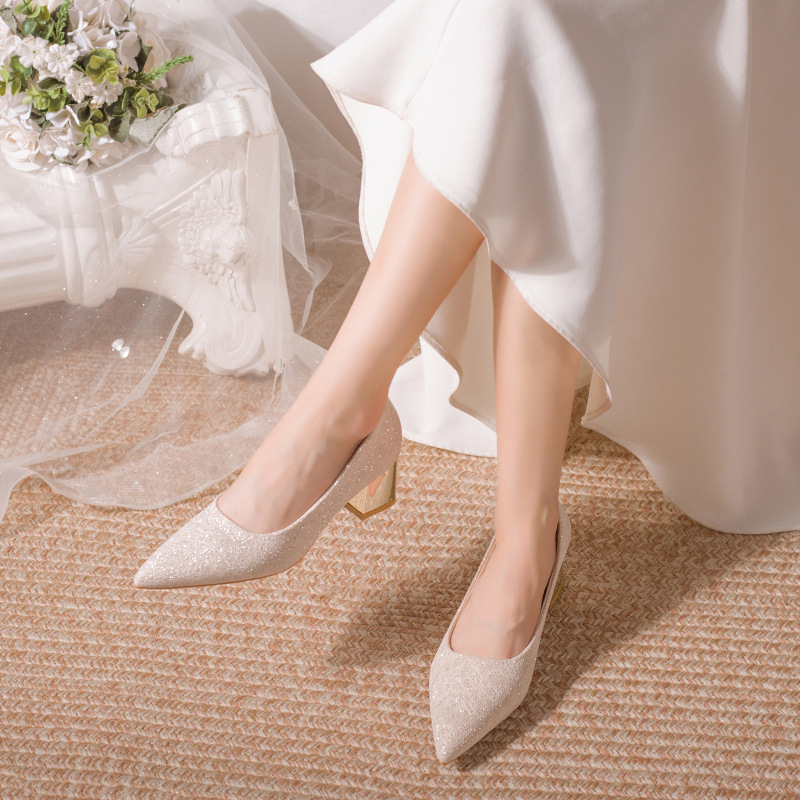 2025 New Winter Champagne Color High Heels Women's Thick Heels Fashionable Wedding Banquet Comfortable Mid-Heeled Women's Shoes