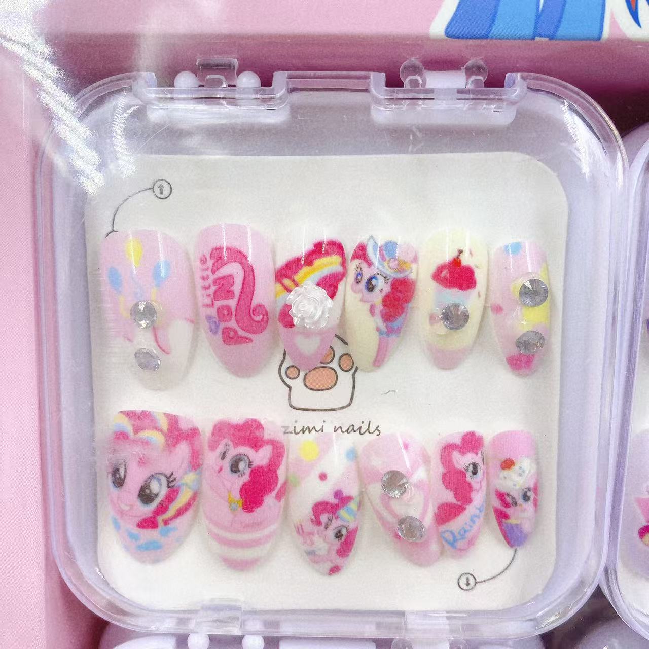 Juguetes de manicura de dibujos animados para niños que usan una caja de uñas mediana y larga adorable regalo de color para estudiantes de primaria se puede desmontar 2 yuanes